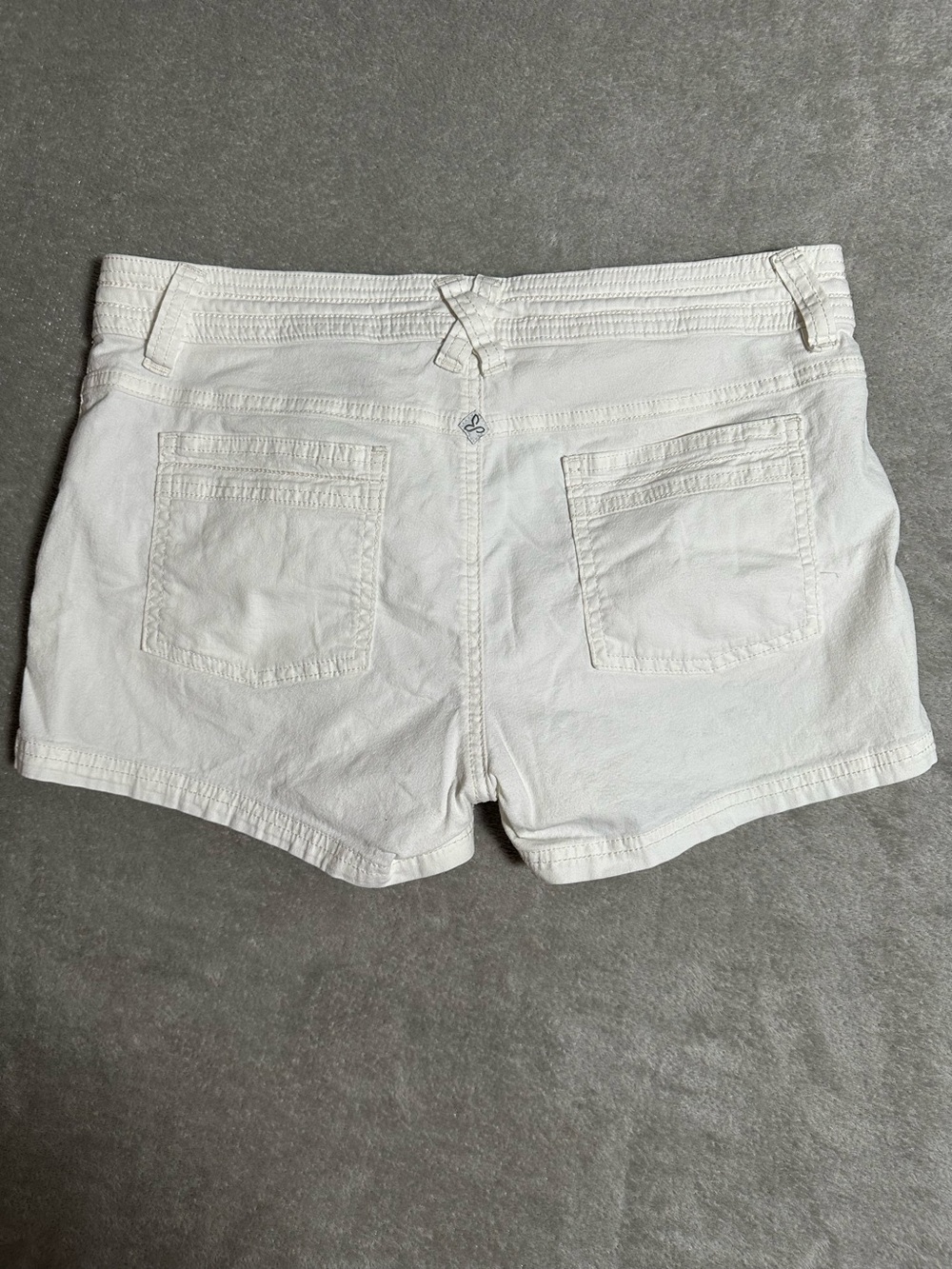 PrAna Elle White Organic Cotton Shorts Inseam 3"~ Size 8 - Picture 4 of 11